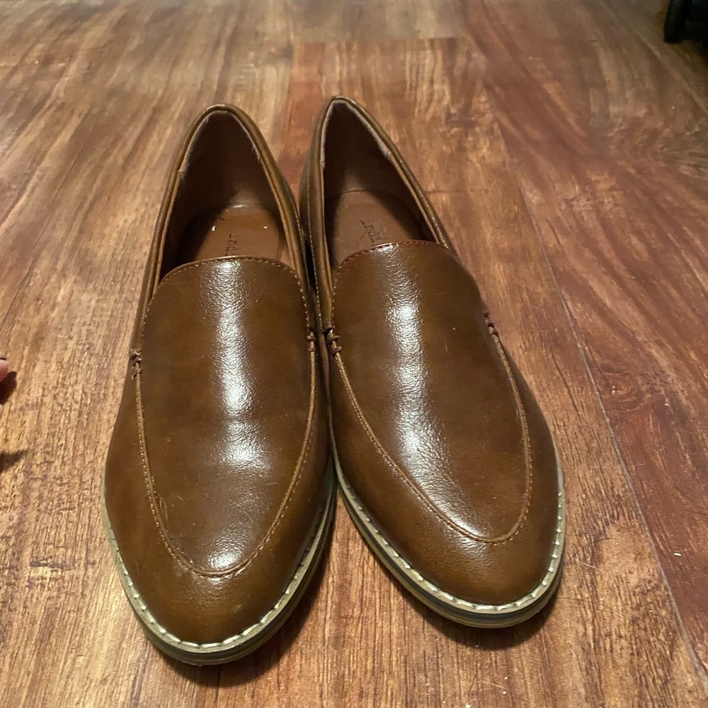 Never worn Indigo Rd Brown faux leather Oxfords
